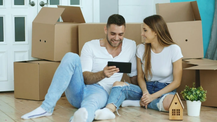Pareja feliz casa nueva inmobiliaria pago historial